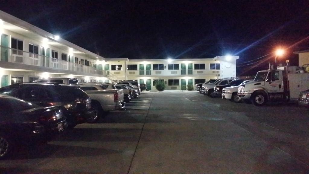 Desert Mirage Inn & Suites Нийдълс Екстериор снимка
