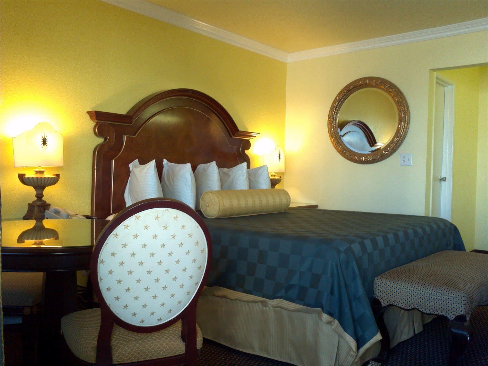 Desert Mirage Inn & Suites Нийдълс Екстериор снимка