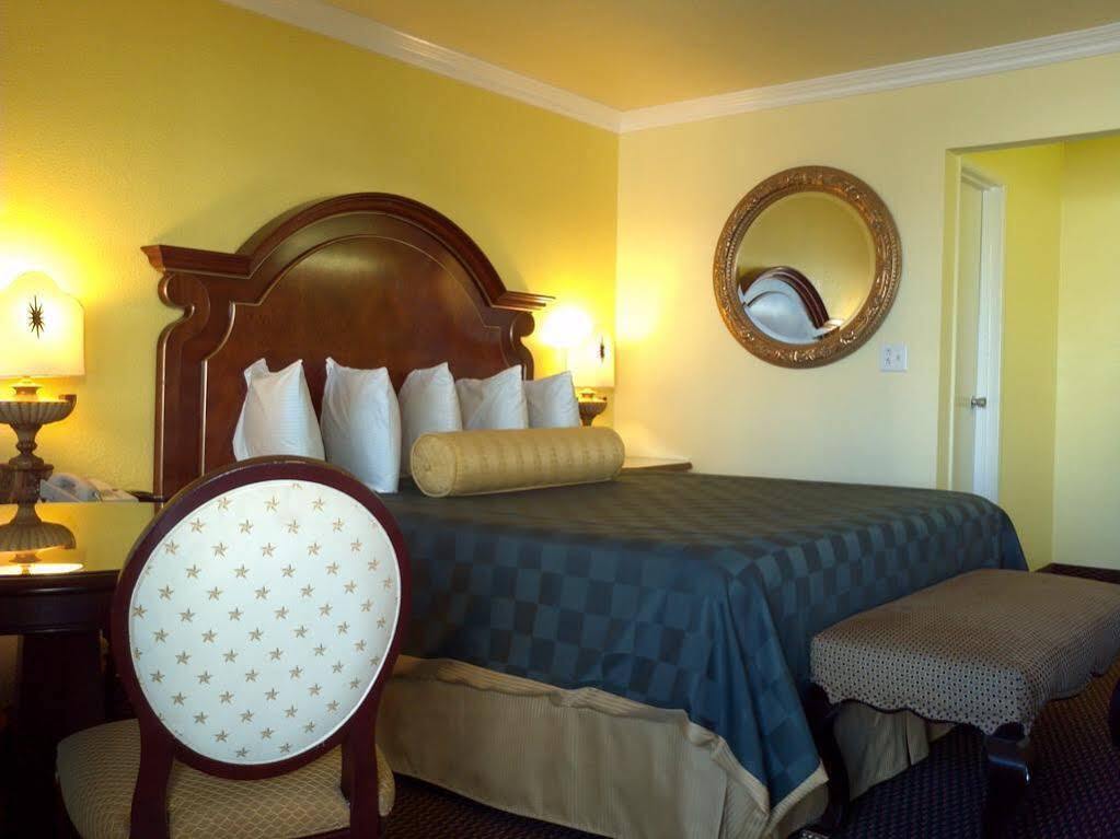 Desert Mirage Inn & Suites Нийдълс Екстериор снимка